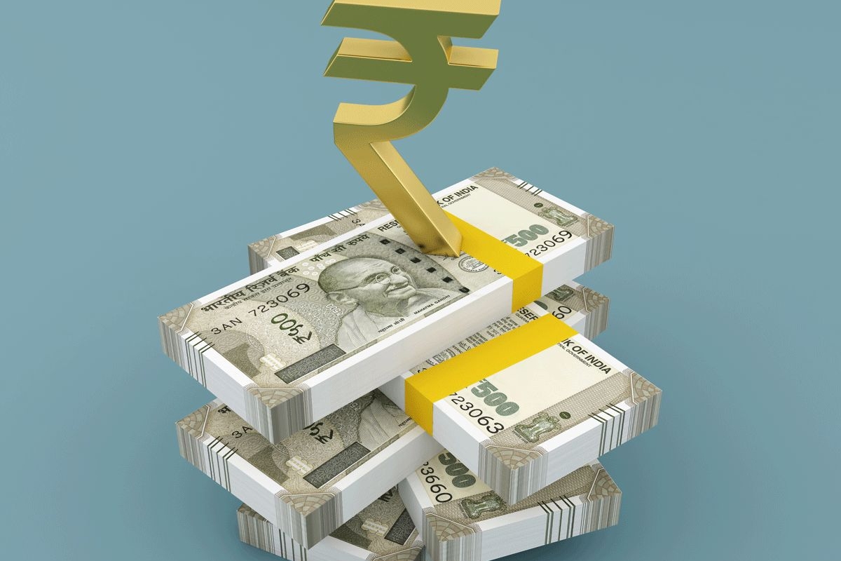 Rupee Seen Opening Lower Amid Trump Tariff Threats, Dollar Strengthens